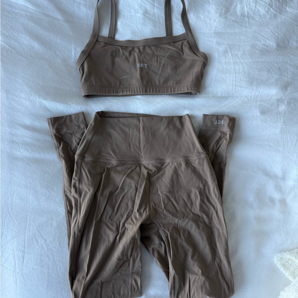 Set active tan/brown workout set